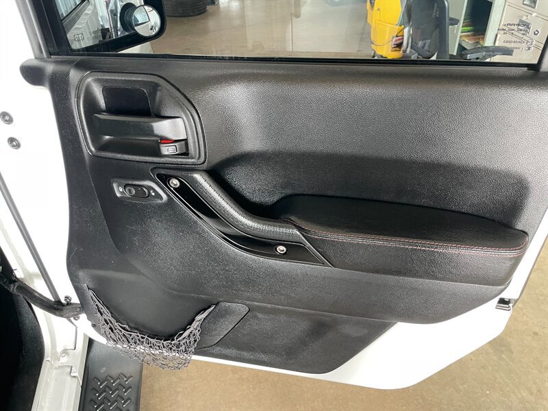 Used 2012 Jeep Wrangler Unlimited Sahara AWD/4WD image 23