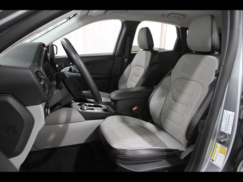 Used 2023 Ford Escape Platinum w/ Premium Technology Package AWD/4WD image 5