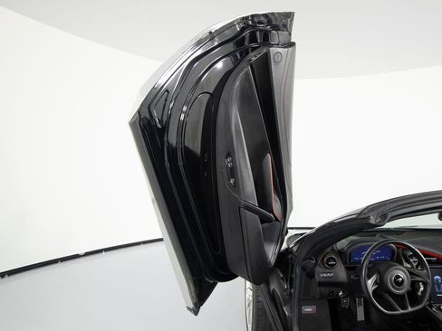 Used 2020 McLaren 720S Performance RWD image 11