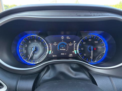 Used 2022 Chrysler Pacifica Touring-L FWD image 19
