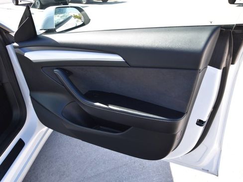 Used 2023 Tesla Model 3 Standard Range image 12