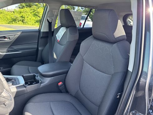 New 2025 Toyota RAV4 XLE w/ Convenience Package AWD/4WD image 14