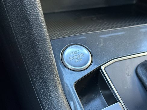 Used 2020 Volkswagen Tiguan SE w/ Panoramic Sunroof Package image 23