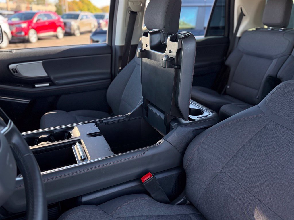 Used 2025 Ford Expedition Active AWD/4WD image 29