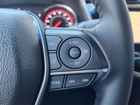 Used 2018 Toyota Camry XSE image 29