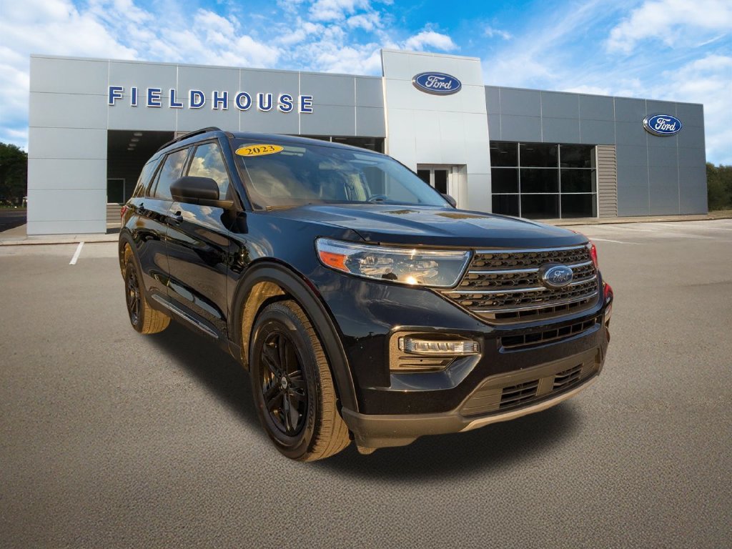 Used 2023 Ford Explorer XLT w/ Equipment Group 202A AWD/4WD image 9