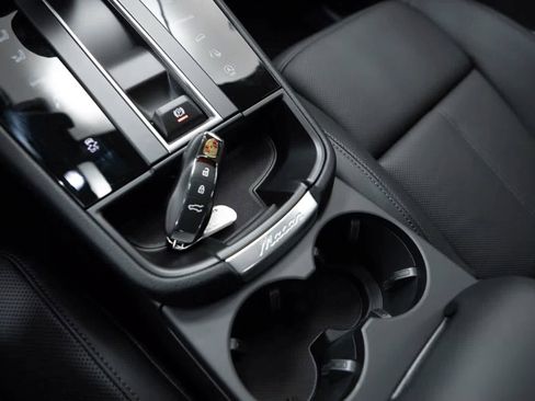 Certified 2026 Porsche Macan S AWD/4WD image 31