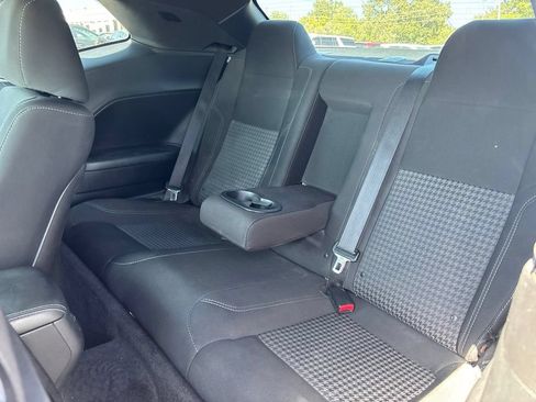 Used 2015 Dodge Challenger SXT w/ Driver Convenience Group RWD image 6