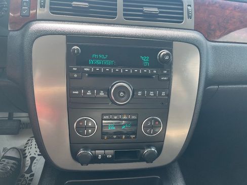 Used 2014 GMC Sierra 2500 SLT w/ Suspension Package, Off-Road AWD/4WD image 13