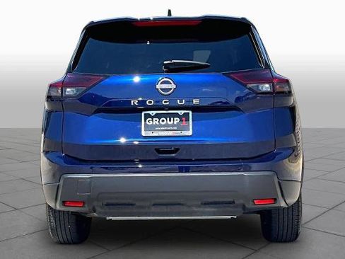 Certified 2026 Nissan Rogue SV FWD image 5