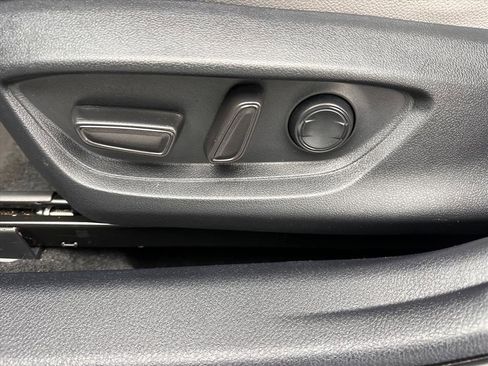 Used 2025 Toyota Camry SE image 15