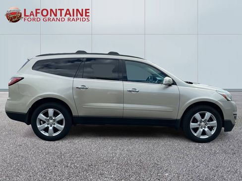 Used 2016 Chevrolet Traverse LT w/ Style and Technology Package FWD image 8