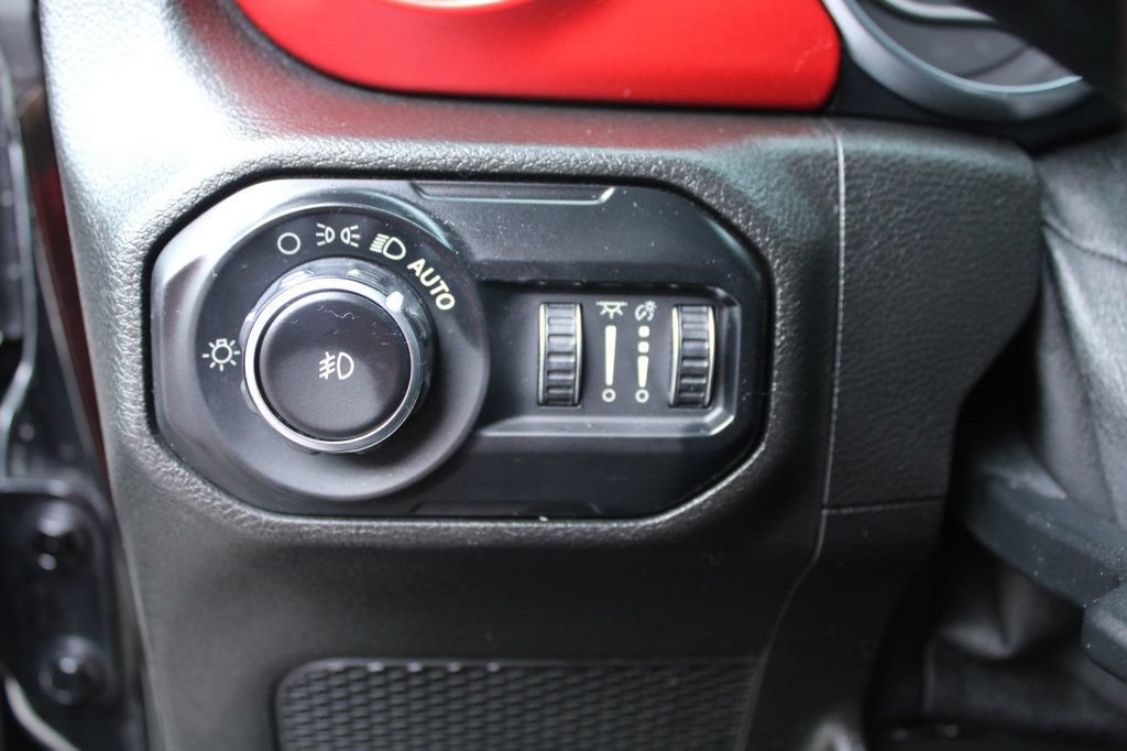 Used 2018 Jeep Wrangler Unlimited Rubicon AWD/4WD image 22