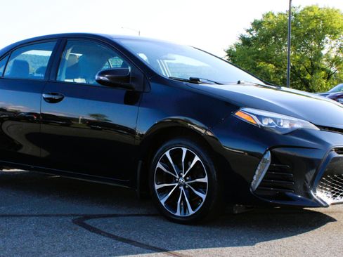 Used 2018 Toyota Corolla SE w/ SE Premium Package FWD image 5