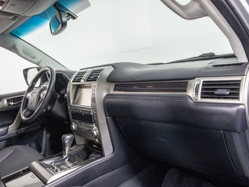 Used 2018 Lexus GX 460 w/ Navigation Package image 19