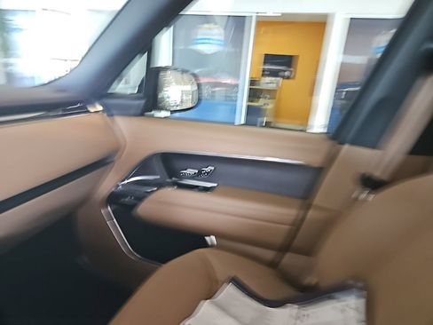 Used 2025 Land Rover Range Rover SE image 21