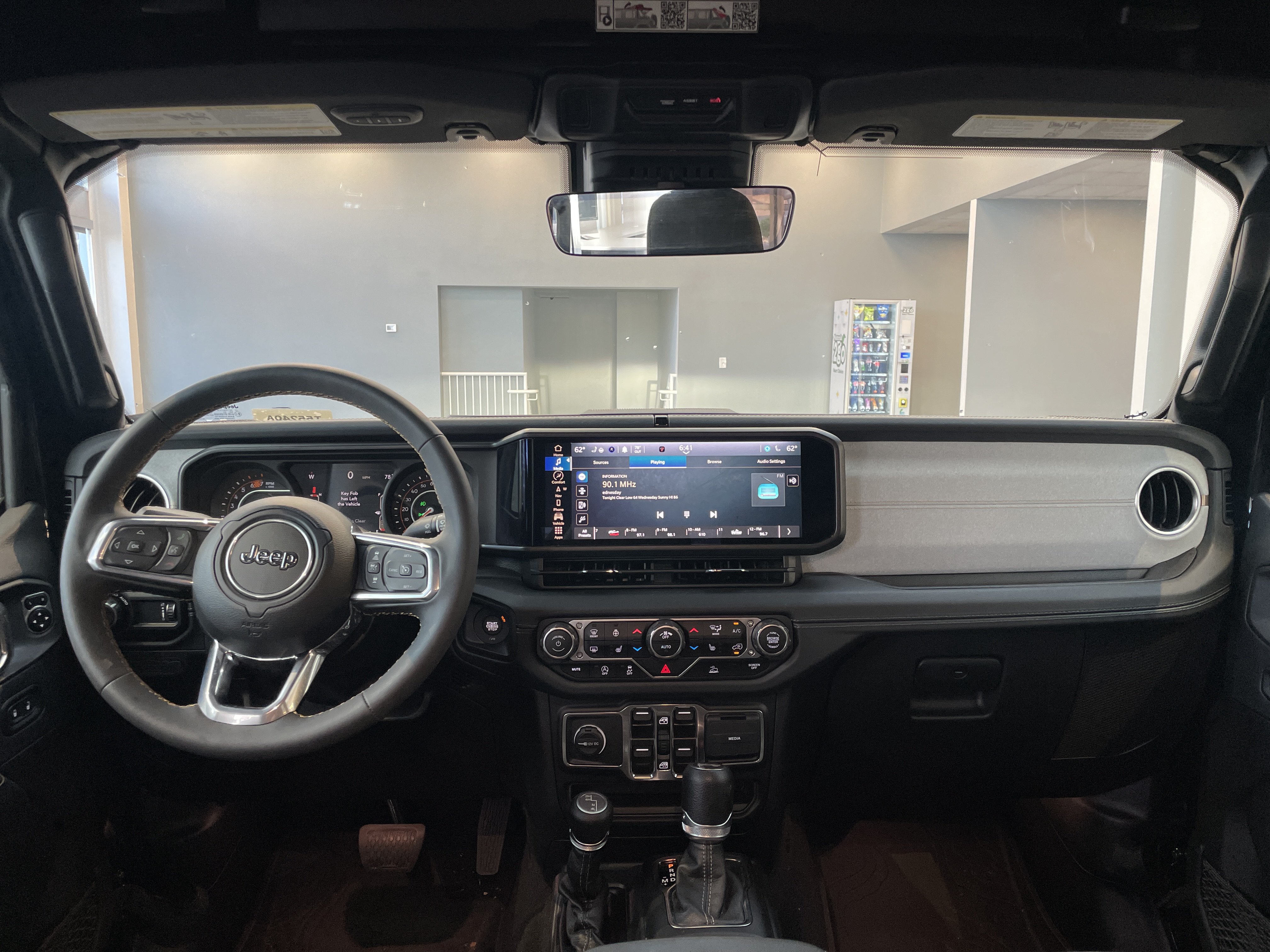 Used 2024 Jeep Wrangler Unlimited Sahara w/ Technology Group AWD/4WD image 31