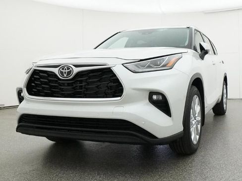 New 2026 Toyota Highlander Limited image 32