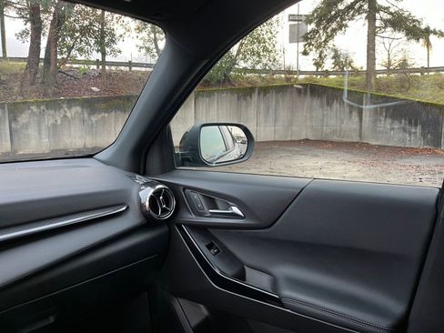 Used 2025 Chevrolet Equinox LT image 35