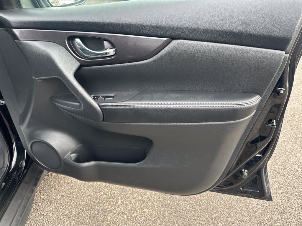 Used 2018 Nissan Rogue S AWD/4WD image 18