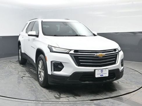 Used 2023 Chevrolet Traverse LT image 2