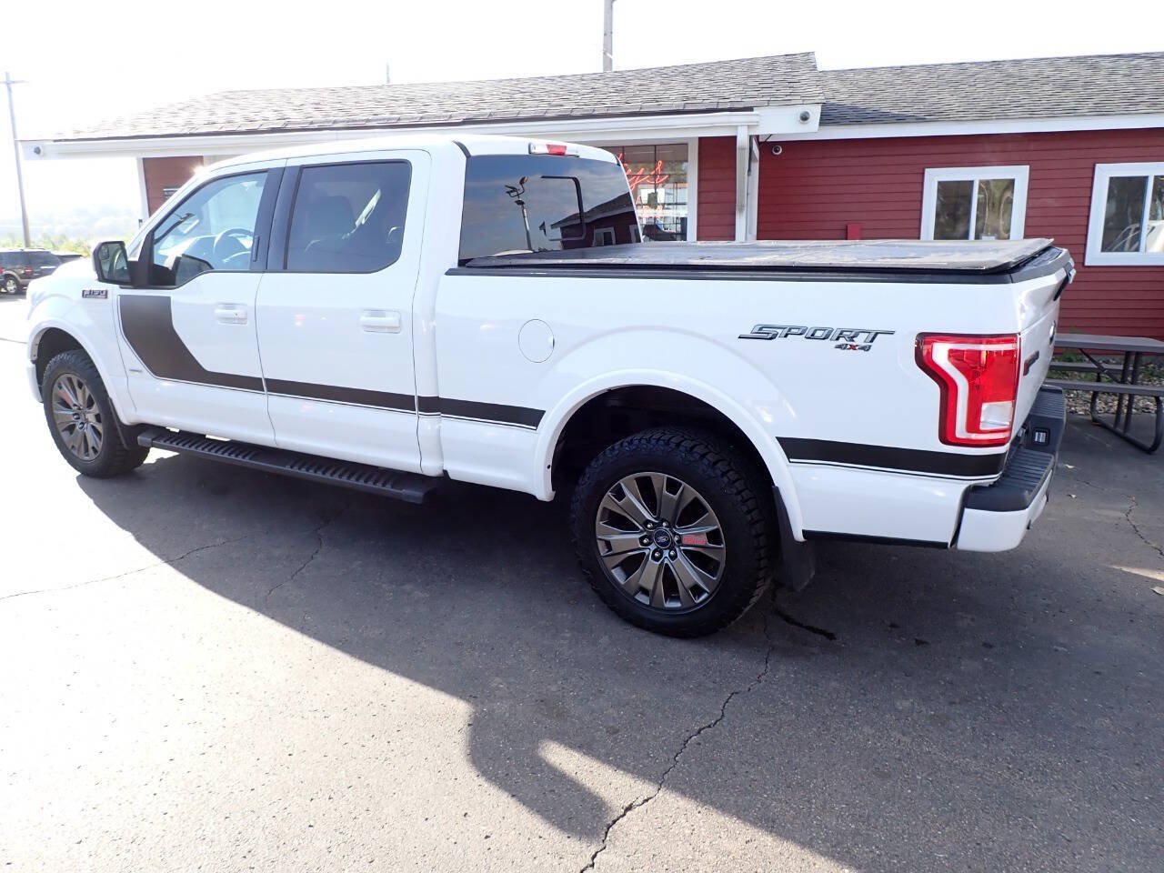 Used 2017 Ford F150 XLT w/ Equipment Group 302A Luxury AWD/4WD image 4