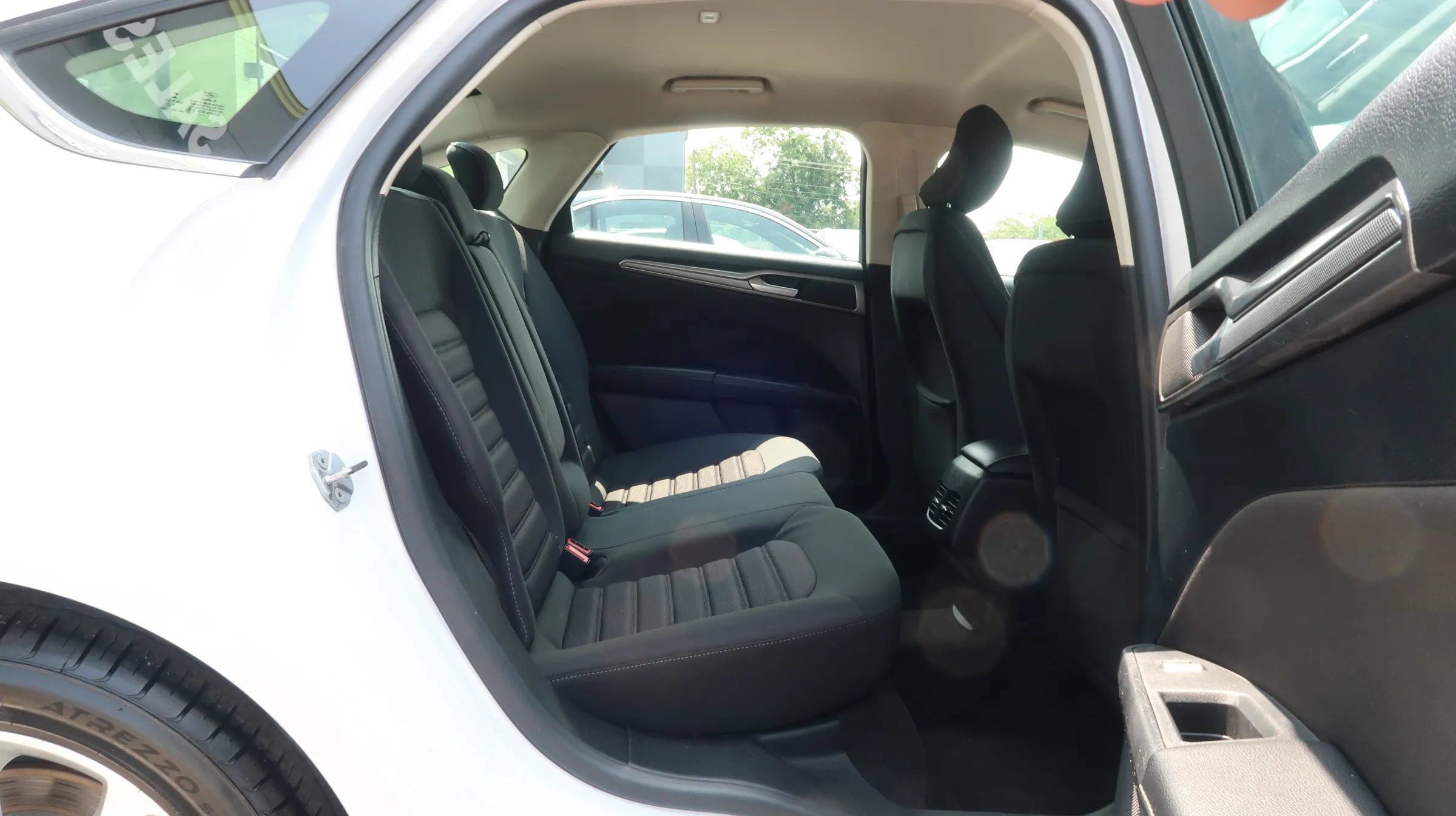 Used 2019 Ford Fusion SE FWD image 22