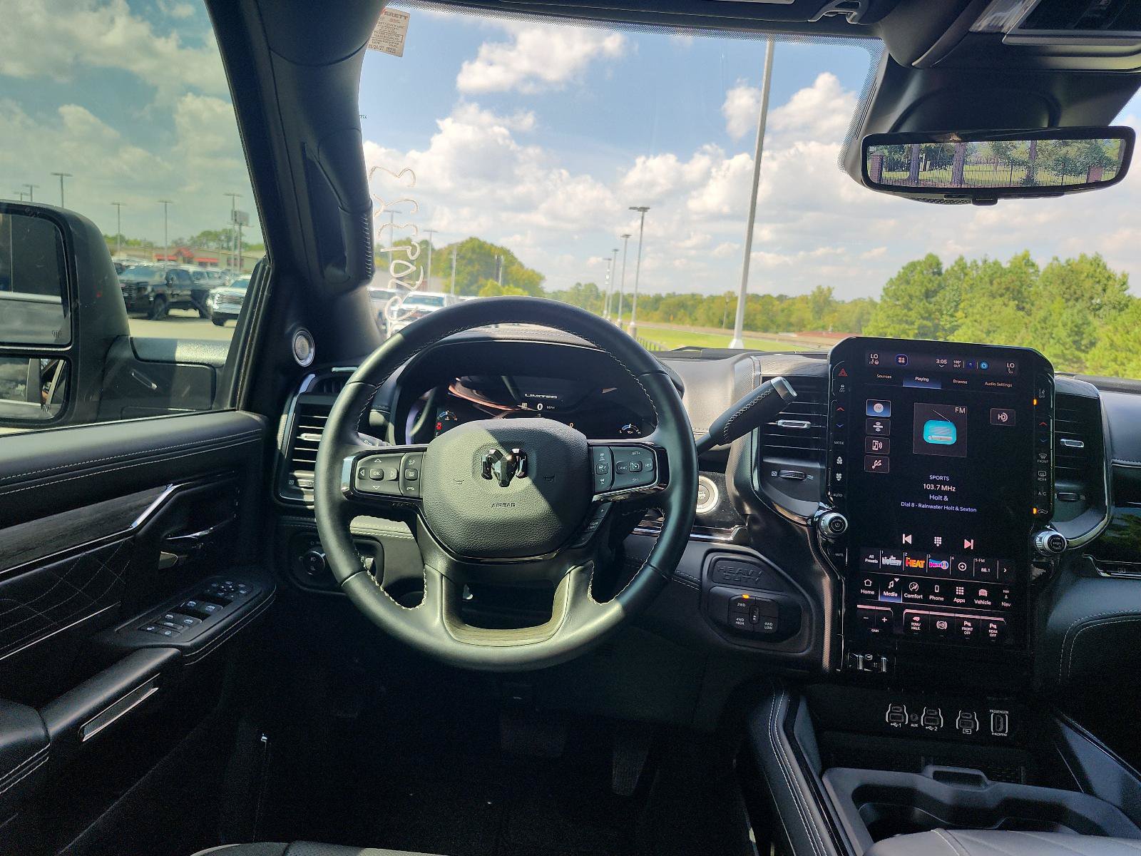Used 2025 RAM 3500 Limited AWD/4WD image 17