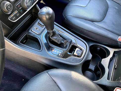 Used 2020 Jeep Cherokee Limited image 14