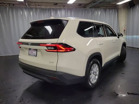 Used 2024 Toyota Grand Highlander AWD image 8