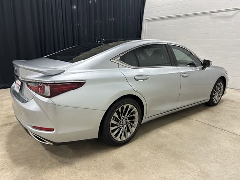 Used 2024 Lexus ES 350 Ultra Luxury w/ Accessory Package (Z2) FWD image 10