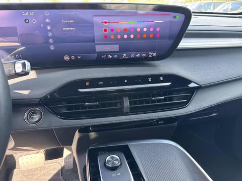 Used 2025 Buick Enclave Preferred image 26