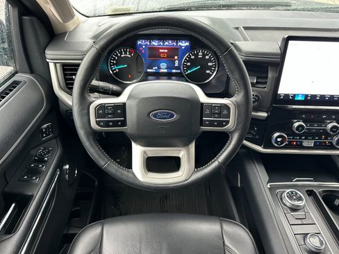 Used 2024 Ford Expedition XLT image 17