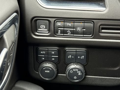 Used 2024 Chevrolet Tahoe Premier image 34