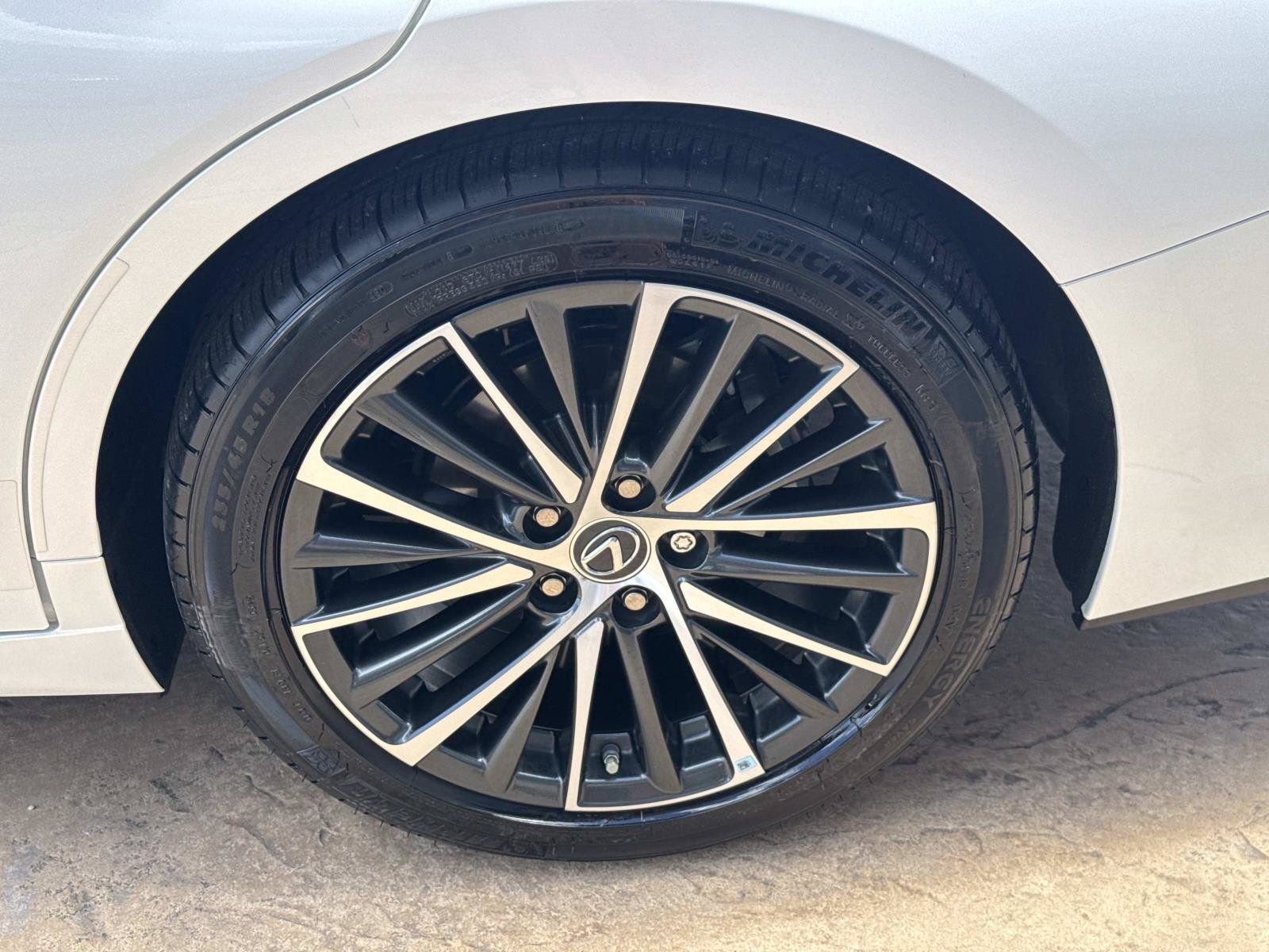 Used 2025 Lexus ES 350 w/ Premium Package FWD image 22