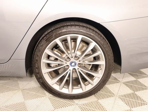 Used 2023 BMW 530e w/ Premium Package image 21