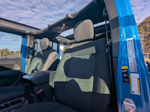 Certified 2022 Jeep Wrangler Sport S w/ Sun And Sound Package image 9