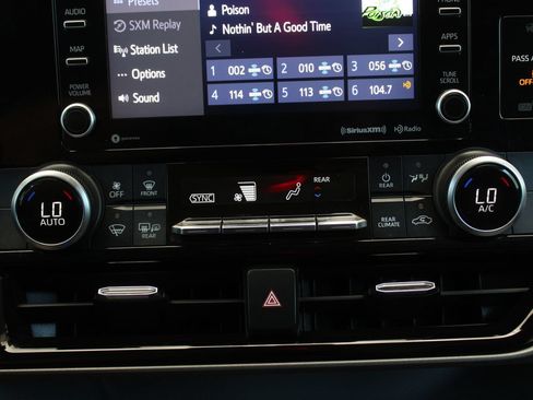 Used 2022 Toyota Highlander LE AWD/4WD image 40