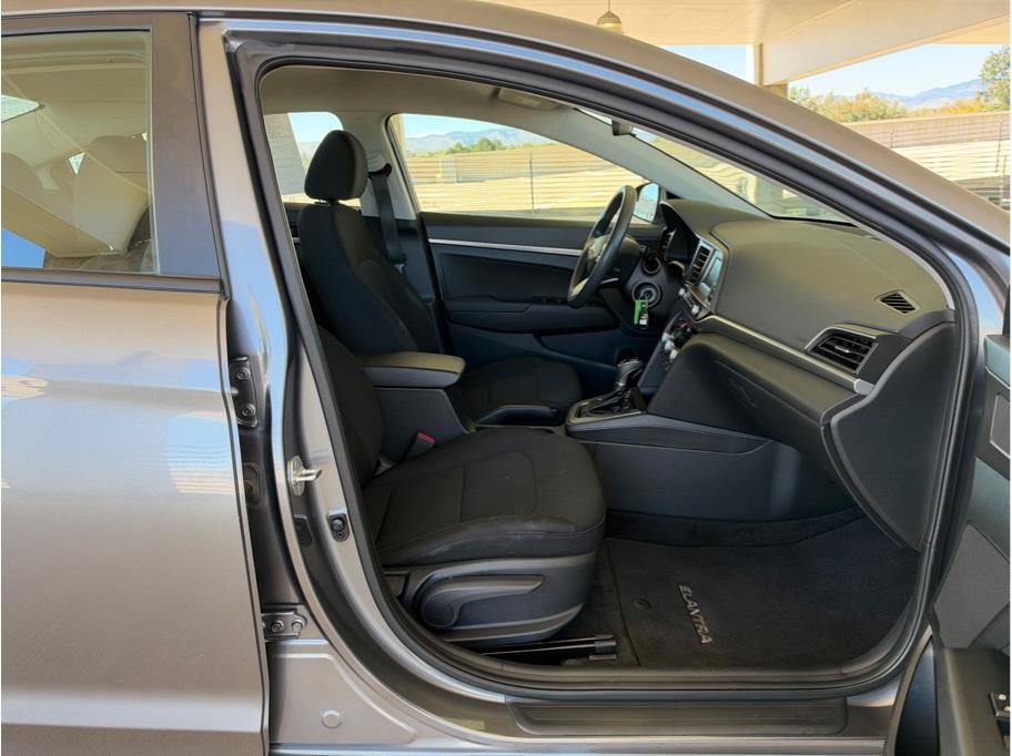 Used 2020 Hyundai Elantra SE w/ Cargo Package (C1) FWD image 14
