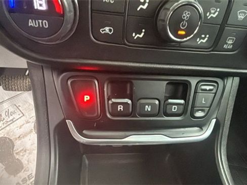 Used 2018 GMC Terrain SLT w/ Preferred Package image 19