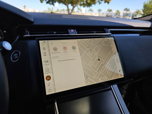 Used 2025 Land Rover Range Rover Velar Dynamic SE image 34