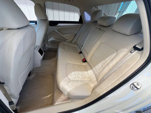 Used 2013 Volkswagen Passat TDI SE image 14