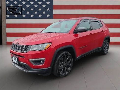 Used 2021 Jeep Compass Latitude FWD image 1