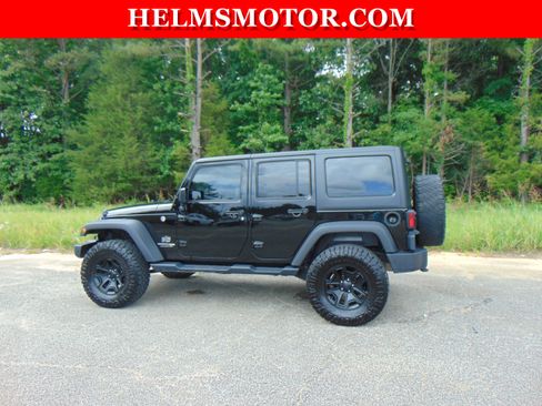 Used 2018 Jeep Wrangler Unlimited Sport S AWD/4WD image 3