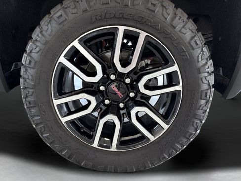 Used 2025 GMC Sierra 1500 AT4 w/ AT4 Premium Package image 15