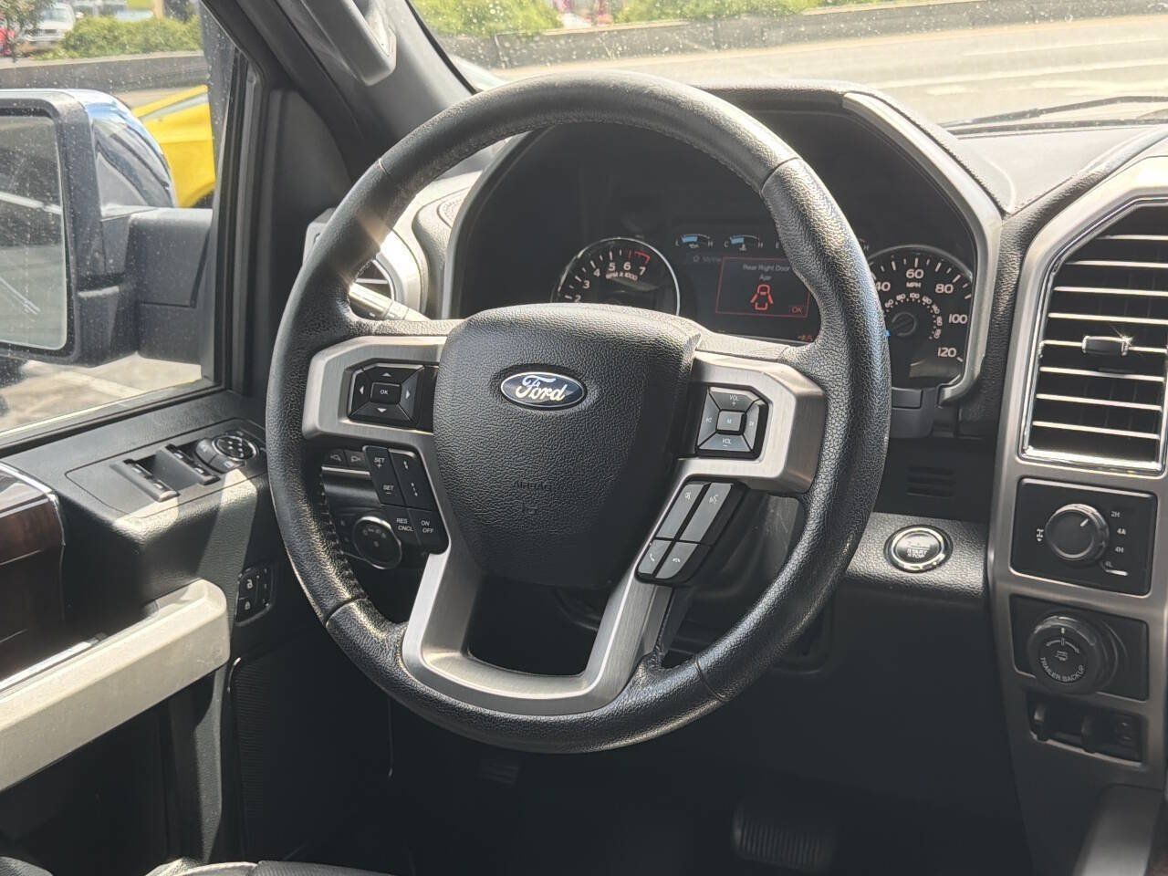 Used 2016 Ford F150 Platinum w/ Equipment Group 701A Luxury AWD/4WD image 23