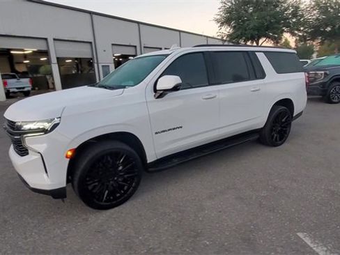 Used 2022 Chevrolet Suburban RST w/ Luxury Package image 4