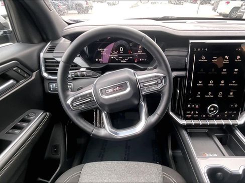 Used 2025 GMC Acadia Elevation image 5