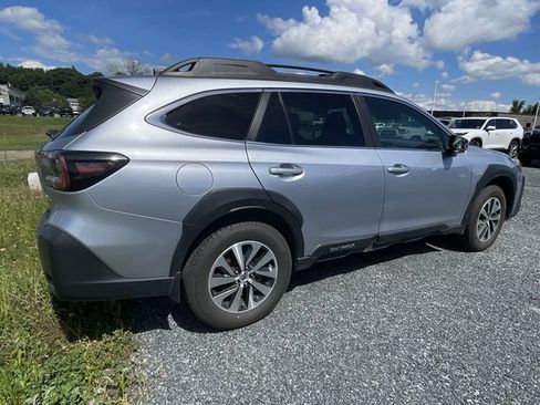 Used 2023 Subaru Outback Premium AWD/4WD image 4