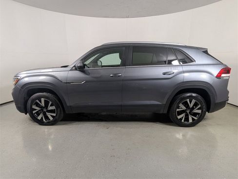 Used 2022 Volkswagen Atlas Cross Sport SE image 4